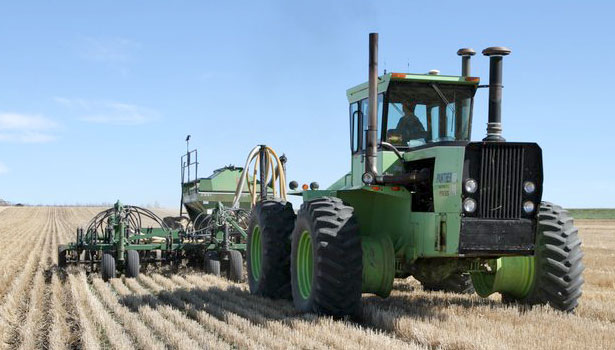 Steiger pulling a Concord set up on 30 ft tram lines. 